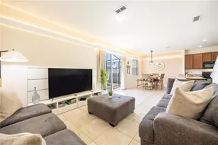 561 Las Fuentes Dr, Kissimmee, FL 34746 - Photo 2