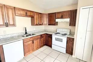 2414 Harbor Town Dr, Kissimmee, FL 34744 - Photo 8