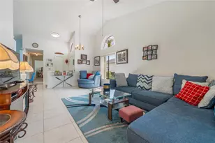 98 Lakepointe Cir, Kissimmee, FL 34743 - Photo 6