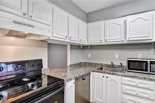 2864 N Powers Dr, Orlando, FL 32818 - Photo 10