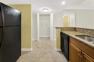 2700 Coconut Bay Ln, Sarasota, FL 34237 - Photo 18