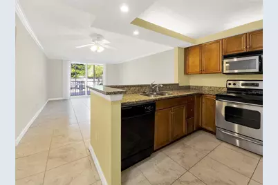 2700 Coconut Bay Lane #419, Sarasota, FL 34237 - Photo 4