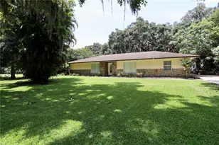 860 Oak Shore Dr, Saint Cloud, FL 34771 - Photo 2