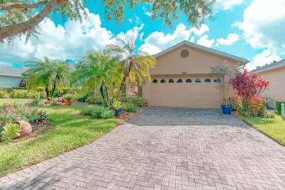 142 Largo Dr, Poinciana, FL 34759 - Photo 1