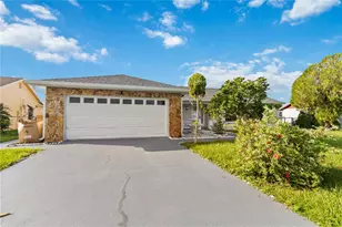 371 Buttonwood Dr, Kissimmee, FL 34743 - Photo 2