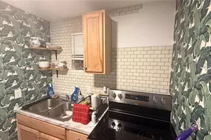 10530 Lake Dr, Seminole, FL 33772 - Photo 12