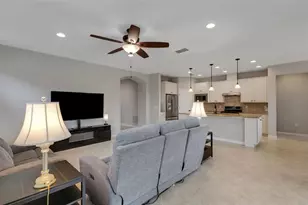 613 Cantabria Dr, Davenport, FL 33837 - Photo 8
