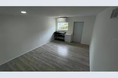 807 E Orchid Avenue, Tampa, FL 33612 - Photo 14