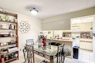 5285 Cypress Ct, Orlando, FL 32811 - Photo 6