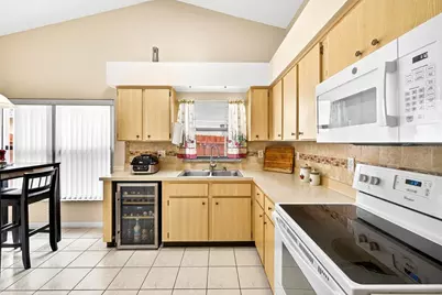 11215 Clayridge Drive, Tampa, FL 33635 - Photo 8