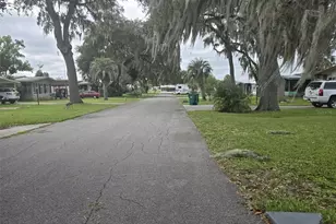 5562 Lansing Dr, Wildwood, FL 34785 - Photo 8