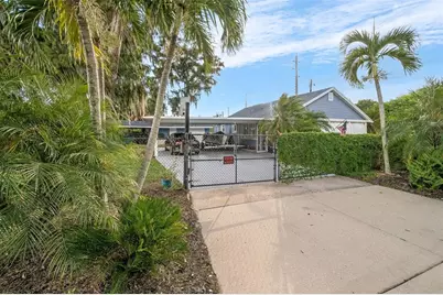 302 E Drury Avenue, Kissimmee, FL 34744 - Photo 12