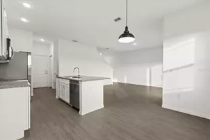 935 Lakefront Village Dr, Clermont, FL 34711 - Photo 8