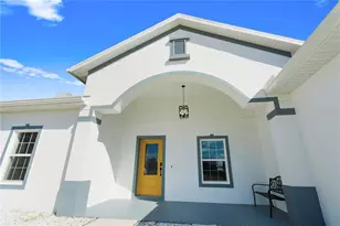 817 Desmoines Pl, Kissimmee, FL 34759 - Photo 2