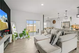 817 Desmoines Pl, Kissimmee, FL 34759 - Photo 6