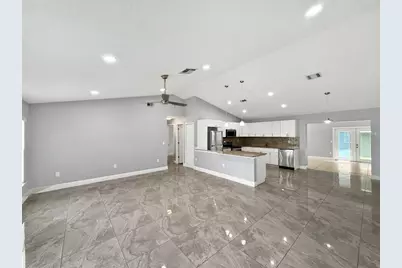 3239 Cottonwood Court, Kissimmee, FL 34746 - Photo 4