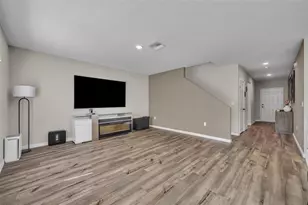 2402 Oakwood Ln, Davenport, FL 33837 - Photo 8