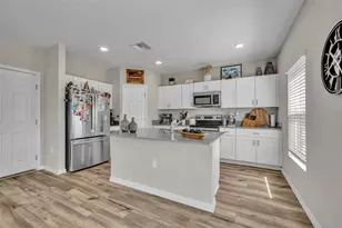 2402 Oakwood Ln, Davenport, FL 33837 - Photo 12