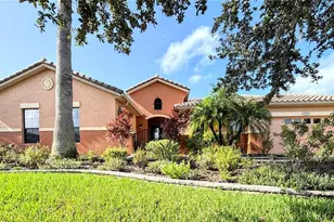 915 San Raphael St, Poinciana, FL 34759 - Photo 2