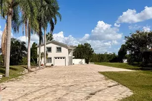 8117 Bay Dr, Tampa, FL 33635 - Photo 1