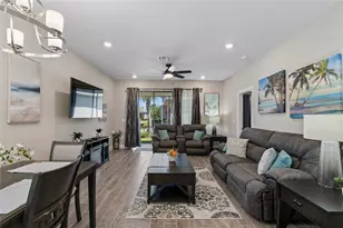 2201 Palm Tree Dr, Kissimmee, FL 34759 - Photo 4