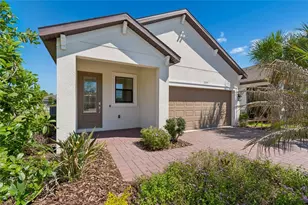 2201 Palm Tree Dr, Kissimmee, FL 34759 - Photo 2