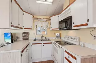 289 Bainbridge Dr, Nokomis, FL 34275 - Photo 12