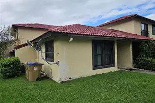 569 Hunter Cir, Kissimmee, FL 34758 - Photo 1