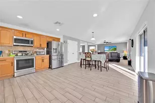 4647 Caverns Dr, Kissimmee, FL 34758 - Photo 10