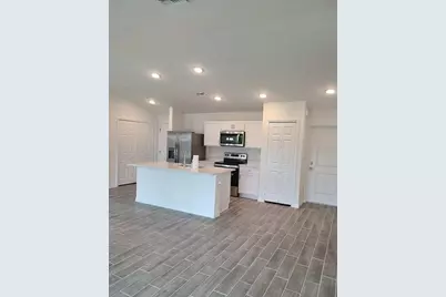 2409 NE 7th Place, Cape Coral, FL 33909 - Photo 6