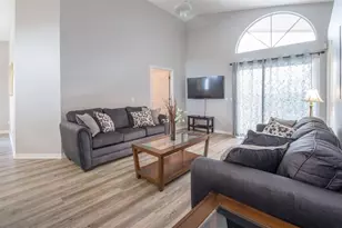 211 Aylesbury Ln, Davenport, FL 33837 - Photo 2