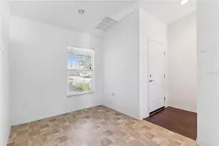 140 Solis Dr, Winter Haven, FL 33880 - Photo 4