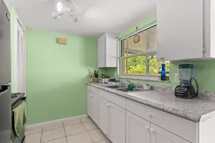 4045 Castlegate Dr, Orlando, FL 32839 - Photo 4