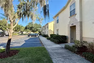 2710 Club Cortile Circle, Kissimmee, FL 34746 - Photo 2