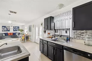 633 Lobelia Dr, Davenport, FL 33837 - Photo 4