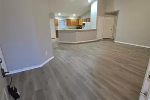 542 Finch Ct, Poinciana, FL 34759 - Photo 4