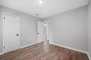 305 E Bougainvillea Ave, Tampa, FL 33612 - Photo 14