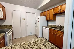 10 York Ct, Kissimmee, FL 34758 - Photo 6