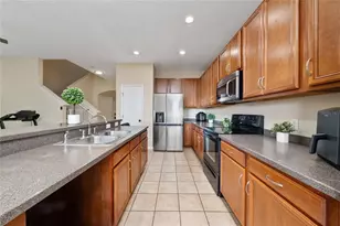 3008 Seaview Castle Dr, Kissimmee, FL 34746 - Photo 4