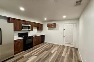 911 W Orange St, Kissimmee, FL 34741 - Photo 2