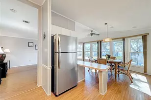 805 Camelia Ct, Lady Lake, FL 32159 - Photo 8