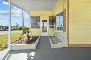 6721 Canterbury Dr NE, Winter Haven, FL 33881 - Photo 4