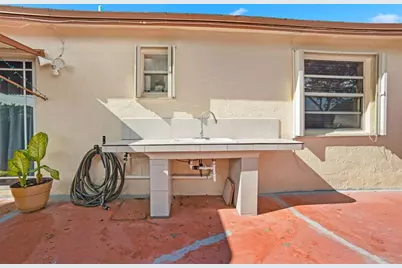 8300 NW 193rd Lane, Hialeah, FL 33015 - Photo 26