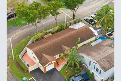 8300 NW 193rd Lane, Hialeah, FL 33015 - Photo 32