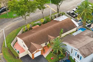 8300 NW 193rd Ln, Hialeah, FL 33015 - Photo 32