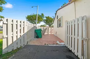 8300 NW 193rd Ln, Hialeah, FL 33015 - Photo 30