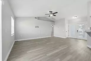 985 Highland Crest Cir, Lake Wales, FL 33853 - Photo 4