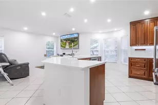 132 Chestnut Cir, Royal Palm Beach, FL 33411 - Photo 12