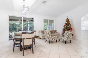 132 Chestnut Cir, Royal Palm Beach, FL 33411 - Photo 8