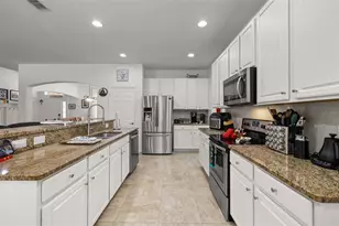 4064 Oak Tree Dr, Davenport, FL 33837 - Photo 14